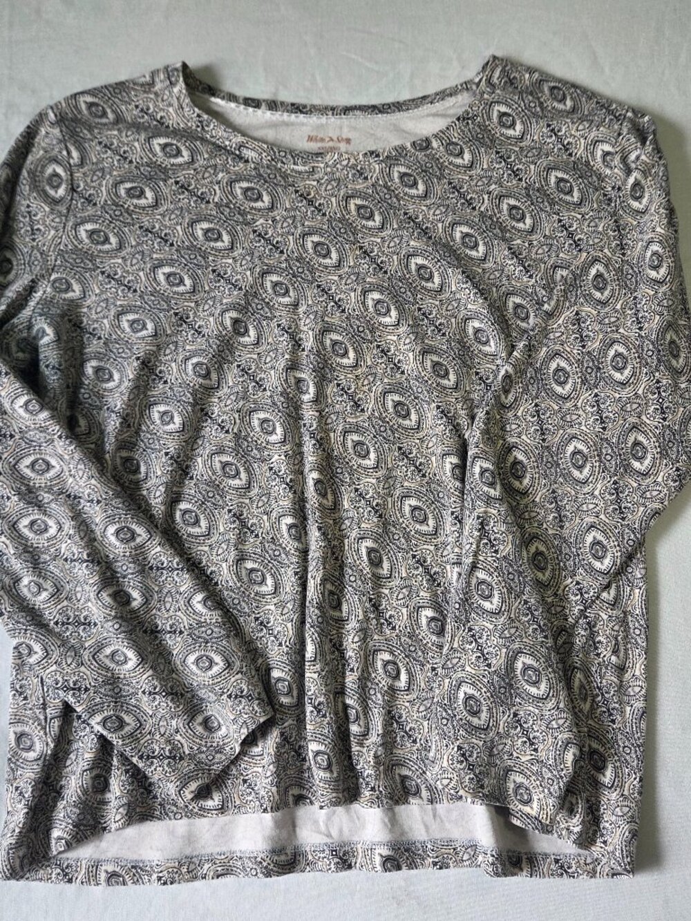 Women's White Stag XXL Long Sleeve black & white geometric top